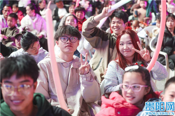 24818abff1594613aef2d79a3fa07e35