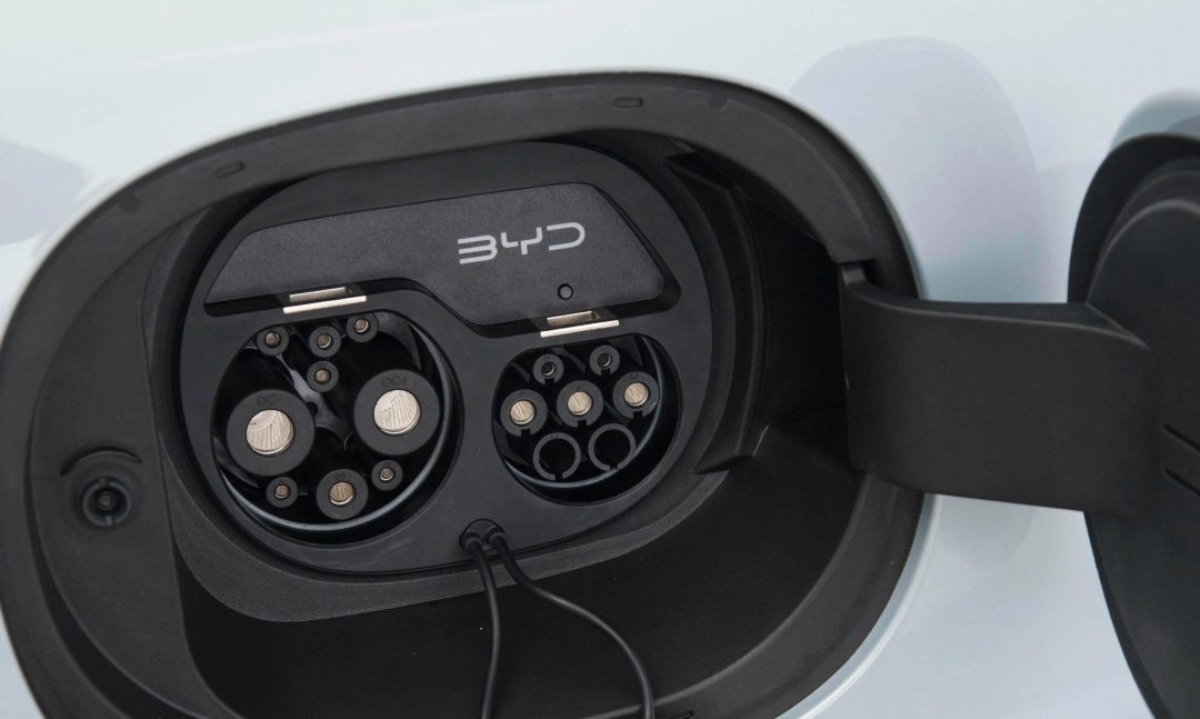 f26eec18d67f4f3cab7cba646c3df99d-1